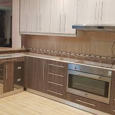 مستشار المطابخ On Twitter لا يوجد خشب اسمه ميلامين الميلامين هي طبقة شبيهة بالبلاستيك تلصق على الخشب A ميلامين B خشب من نوع بارتكل بورد معرفة نوع الخشب مهم في اتخاذك قرار