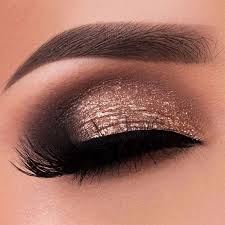 Los pasos de maquillaje para una boda de día que tienes que seguir son los siguientes. Maquillaje De Noche 2018 Sencillo Y De Fiesta Paso A Paso