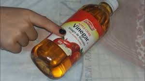 ضعى خل التفاح على الشامبو الخاص بكى للحصول على شعر لامع وقوى وخالى من القشرن وصفه مجربه وناجحه جدا youtube