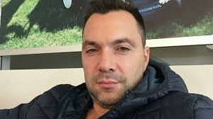 Кроме этого арестович заявил об имеющемся объединительном начале у украинских «патриотов» и «кремлёвских пропагандистов», которые слились против него в «любовном. S4jzovx2hg2csm