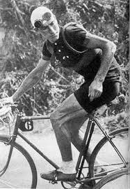 Het doel daarvan is om de houding van van schip op de fiets aerodynamischer en veiliger te maken. 1949 Gent Wevelgem Results By Bikeraceinfo