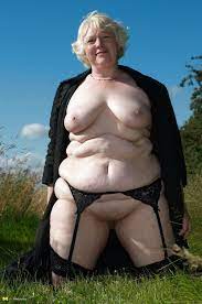 Chubby Nude Granny - 53 porn photo