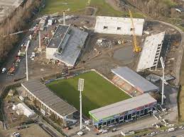 Diese seite bietet informationen zu dem stadion, in dem die angewählte mannschaft ihre heimspiele austrägt. 42 942 Millionen Euro Soviel Kostet Das Stadion Fur Rot Weiss Essen Nrz De