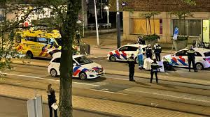 Samen op weg naar een samenleving gebaseerd op logica en gezond verstand. Politie Schiet Met Mes Bewapende Man Neer Op Hoofdweg At5