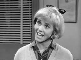 In Memoriam: Remembering the Sitcom Stars We Lost in 2022