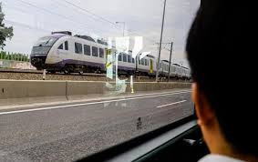 Συγκλονίζει ο μηχανοδηγός από τους Αγ. Αναργύρους: «Αντιλήφθηκα ότι ερχόταν πάνω μας, ήμουν σε ετοιμότητα αν έβλεπα τα χειρότερα».