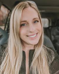 Introduction of Kellie, a 38-year-old educator from South Carolina