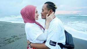 Kabar baiknya, nathalie diduga kuat tengah hamil muda karena sudah mulai ngidam. Sule Curiga Nathalie Holscher Hamil Lantaran Hal Ini Showbiz Liputan6 Com