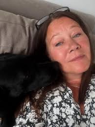 A little introduction long over due ! I'm Virpi, the face behind VO  Hypnotherapy. Originally from Finland, I've lived in the UK for nearly 30  years. I help people overcome fears, reduce