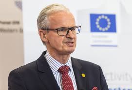 Se og k�b den anmelderroste bassworks bog online samt dvden larrys licks. Eu Vermittelt In Georgien Prasident Michel Beauftragt Christian Danielsson Als Personlichen Gesandten Fur Den Politischen Dialog Consilium