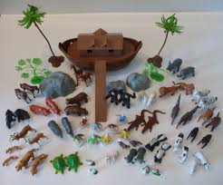 Vintage Noah S Ark Miniature Play Set With Animals Trees Etsy Noahs Ark Playset Miniatures