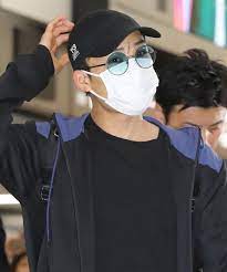 Nippon badminton ace kento momota, who overcame many difficulties such as a serious injury due to a traffic accident and infection of the new corona, decided to leave the court of the tokyo olympics after losing the qualifying league. Japan Badminton King Momota Arrives Home After Fatal Car Crash Shine News