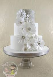 Paper flowers are great for parties, decor, even weddings! Wafer Paper Flowers Wedding Cake Cake By Natasha Cakesdecor