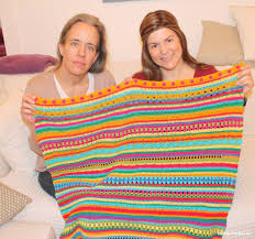Strickanleitungen zum kuscheln edle decken stricken brigitte de. Schoenstricken De Crochet Along Regenbogen Babydecke Teil 10