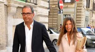 Born in cuneo, ravetto graduated in law at the catholic university of milan, and worked as a legal director in a multinational pharmaceutical company. Dario Ginefra E Laura Ravetto Shopping Premaman A Roma Le Foto Di Rino Barillari