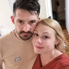 Couple forced to clean disgusting Pontins room that stunk of urine