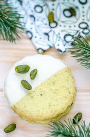 Pistazien Prosecco Taler Fur Die Weihnachtsbackerei Pistachio Prosecco Cookies For The Christmas Bak Rezept Kekse Kekse Backen Platzchen Rezepte Weihnachten