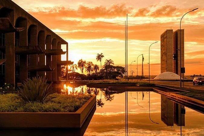 Após registrar calor e baixa umidade recordes do ano, clima ameniza no DF