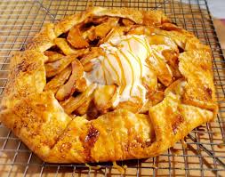 Shortcut Caramel Apple Pie Galette Grits And Gouda Recipe In 2020 Caramel Apple Pie Caramel Apples Pie