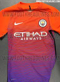 Traditional away kit colours have been either maroon or (from the 1960s) red and black. Pin Di Sport Teamwear