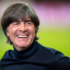 (sports) national / state coach / trainer. Joachim Low Bleibt Bundestrainer Fussball