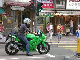 Kalau urusan tampilan biasanya pakai warna airbrush baik itu warna merah , hijau, biru, kuning, orange, hitam, putih maupun jenis kombinasi warna lainya. Kawasaki Ninja 250r Wikipedia Bahasa Indonesia Ensiklopedia Bebas