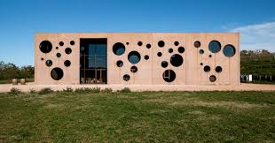 Cantina Podere La Chiesa, alla scoperta di geometrie e simboli con ...