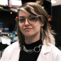 Leslie Sutton's Instagram, Twitter & Facebook