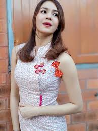 May Sue Maung In Beautiful Myanmar Outfit Fashion Fashion Outfits Fashion Burmese Girls