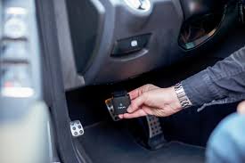 كيف يتم تركيب أجهزة تتبع السيارات بسهولة؟