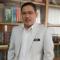Kepentingan dewan bahasa dan pustaka (dbp) adalah begitu penting sehingga ia diiktiraf oleh jabatan kerajaan sebagai badan berkanun melalui akta parlimen pada tahun 1959 dalam memantapkan lagi pengembangan bahasa sastera. Haji Razali Che Mat Made Publishing Director At Dewan Bahasa Dan Pustaka Telum Media