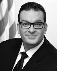 Spring 2016 Comm Program DRAFT_Layout 1