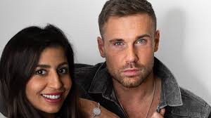 Trotz Krise: Chris mit seiner schwangeren Eva unterwegs