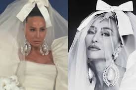 Vestido grifado escolhido por Sabrina Sato para casar vira motivo de  chacota...Ver mais