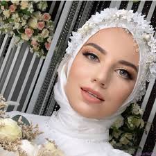 Protez tırnak kalıcı makyaj gelin başı. 2021 Sezonunun En Trend 30 Kapali Gelin Basi Modeli