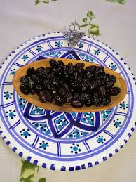 طريقة جديدة و سهلة لترقيد الزيتون الأسود في البيت و تخزينه لمدة أطول طريقة عمل زيتون مرقد Homemade Recipes Olive Recipes Recipes