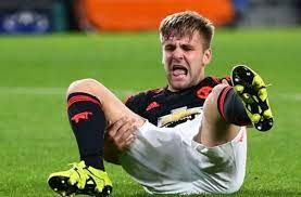 Check out his latest detailed stats including goals, assists, strengths & weaknesses and match ratings. Manchester United Luke Shaw Erleidet Doppelten Schienbeinbruch Fussball Stuttgarter Zeitung