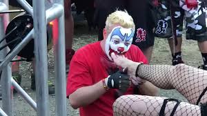 FlipFlop The Clown Worshiping Feet At The 2018 Gathering Of The Juggalos –  Clip  4 - XNXX.COM
