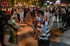 Menurutmu apa yang menyebabkan seseorang cegukan dan bagaimana cara mengatasinya. Menulis Buku Harian Selama Lockdown Covid 19 Di Wuhan Penulis Ini Tuai Kemarahan China Halaman All Kompas Com