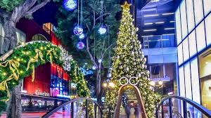 Hôm nay, ngày 25 tháng 12, ngày lễ cho những ai kỷ niệm sự ra đời nhiều quốc gia đón giáng sinh dưới những hạn chế nghiêm ngặt do đại dịch coronavirus: Christmas On A Great Street Orchard Road Singapore Visit Singapore Trang Chinh Thá»©c