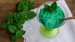 Fate bollire 2,5 dl d'acqua insieme con lo zucchero finchè quest'ultimo nono sarà. Ricetta Granita Alla Menta Dissapore