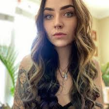 Heather Mallon's Instagram, Twitter & Facebook