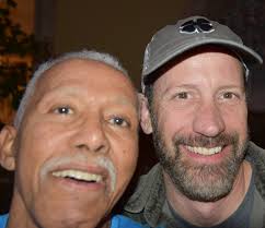 A gathering of writers and actors for a family picnic. Steve Skrovan, Lew  Schneider, Monica, Horan, Rosenthal, Patricia Heaton, Ray Romano, Jon  Manfrelotti, Phil Rosenthal, Brad Garrett, Mike Royce, Tom Caltabiano. This