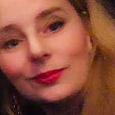 Pedro wore Armani at the SNL 50th anniversary celebration last night.  Armani started his fashion business also 50 years ago. Pedro will celebrate  his 50th birthday in April. 1975 was a very