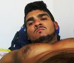 A polícia procura pelo assassino de um pai e 2 filhos, e pelo sequestro de uma mulher, todos da mesma família. Quem E Lazaro Barbosa De Souza Serial Killer Procurado Em Brasilia E Goias Oitomeia