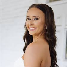 Hello fellow LA and NOLA bridal community! I am looking for some help  finding people who can provide a team for hair and team for makeup. Or both  hair & makeup. I'm