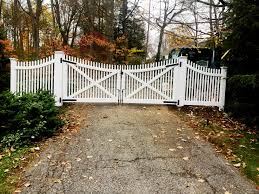 Scalloped Cedar Picket Driveway Gates Driveway Gate Driveway Picket Fence Gate