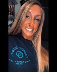 Samantha Beasley's Instagram, Twitter & Facebook