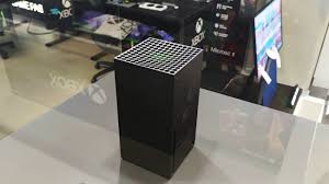 Der xbox series x kühlschrank. Xbox Series X S Bilder Zeigen Grosse Next Gen Konsolen Gegenuber Anderen Konsolen Insidexbox De