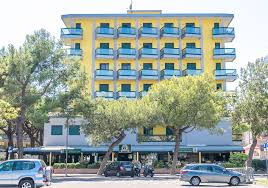 Scegli subito tra i tanti appartamenti al lido di jesolo quello più adatto a te e vivi la tua vacanza in piena libertà, a prezzi vantaggiosi. Residence Costa Del Sol Lido Di Jesolo Agenzia Lampo